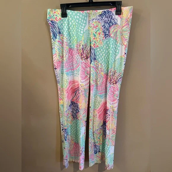 Lilly Pulitzer Georgia May Palazzo
Roar of the seas Wide Leg Pants Size
L - Picture 1 of 5